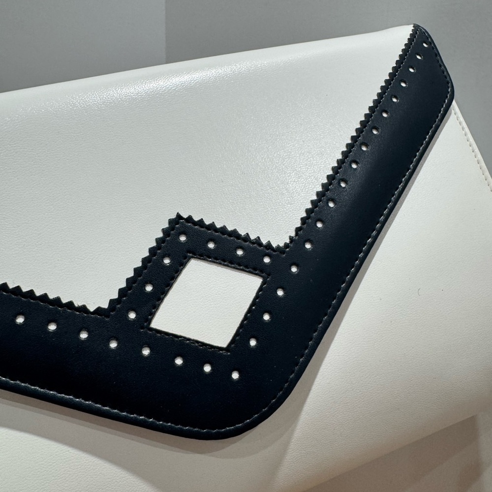 Vintage White and Navy Clutch with shoulder strap - Picture 2 of 11